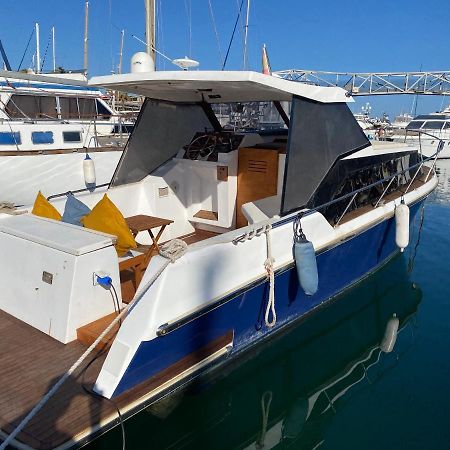 Laura Boat Otel Sant Adria de Besos Dış mekan fotoğraf